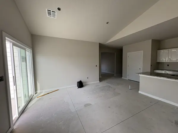 5717 Plumthicket St, Bel Aire, KS 67226