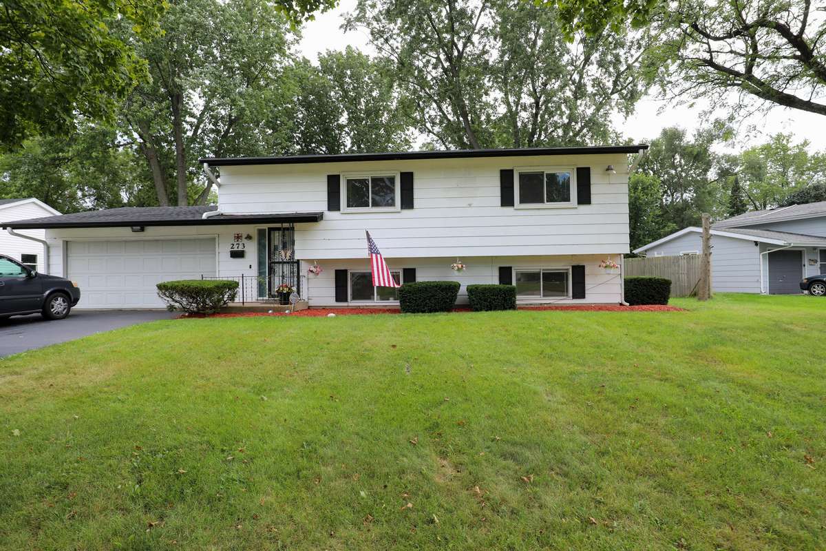 273 Berkshire DR, Crystal Lake, IL 60014