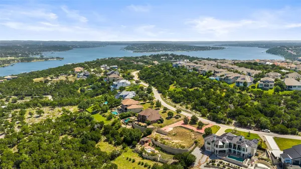 2702 Lakehurst RD, Spicewood, TX 78669