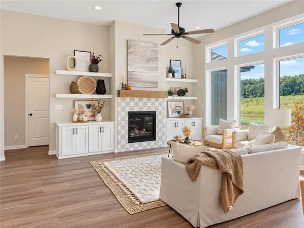 2200 S Quail DR, Independence, MO 64057