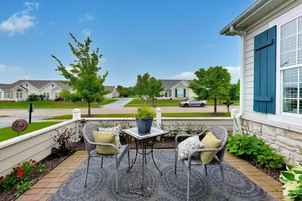 610 Schumann ST #28b, Woodstock, IL 60098