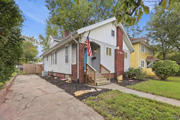2111 SW Huntoon ST, Topeka, KS 66604