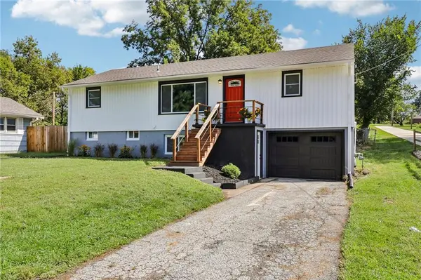 2907 S 29th ST, St Joseph, MO 64503