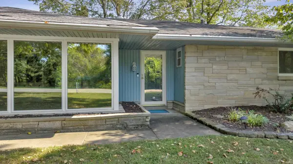 2813 Wayside DR, Evansville, IN 47711