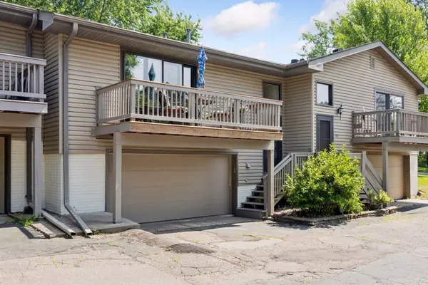 104 30th AVE NW, New Brighton, MN 55112