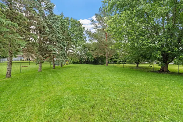 4366 Greenhaven DR, Vadnais Heights, MN 55127