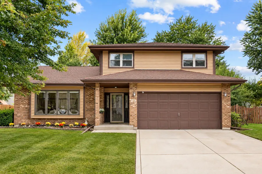 29 Mayfair LN, Aurora, IL 60504