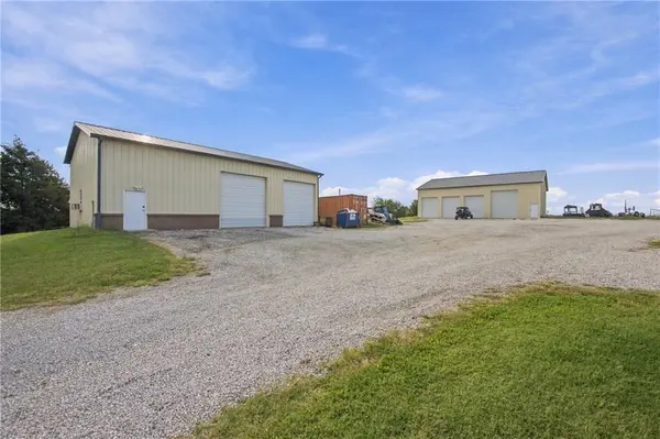 2064 N 900 RD, Eudora, KS 66025