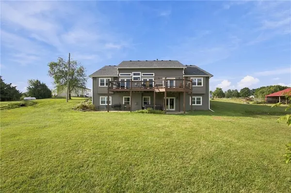 2064 N 900 RD, Eudora, KS 66025
