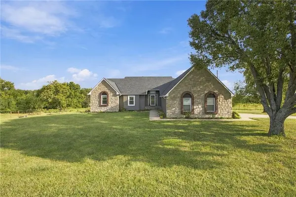 2064 N 900 RD, Eudora, KS 66025