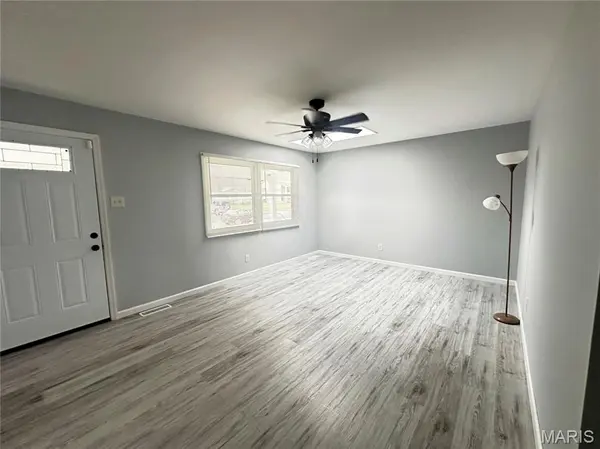 12469 Glengate DR, Maryland Heights, MO 63043
