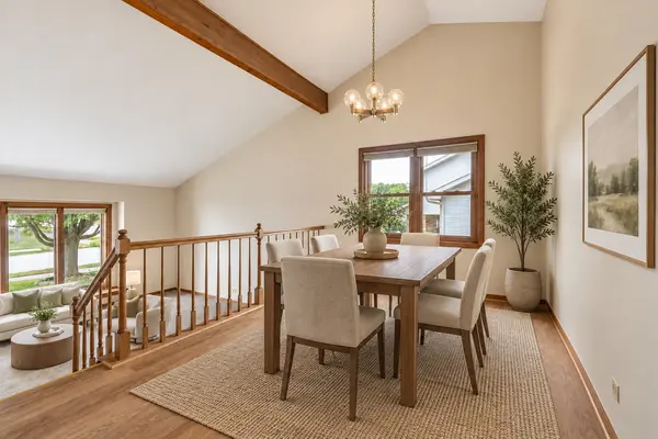 29 Mayfair LN, Aurora, IL 60504