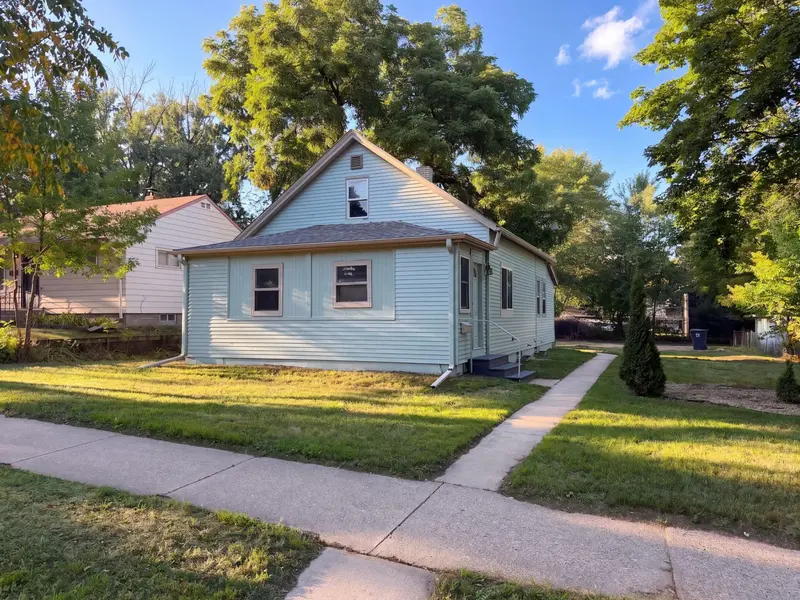 305 Arlington AVE W, Saint Paul, MN 55117