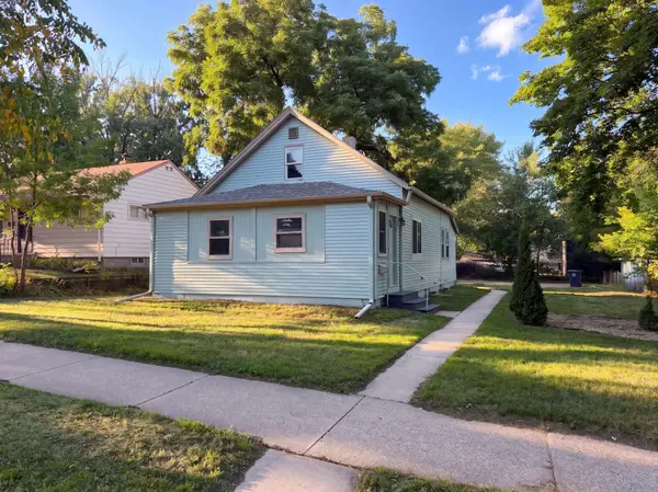 305 Arlington AVE W, Saint Paul, MN 55117