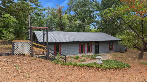 1605 Chappell DR, Cassville, MO 65625