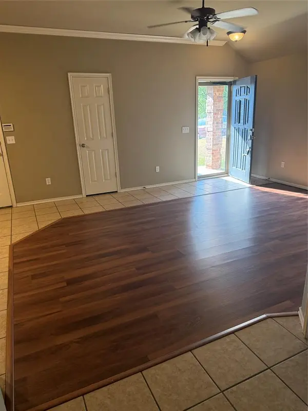 3804 Matthew DR, Yukon, OK 73099