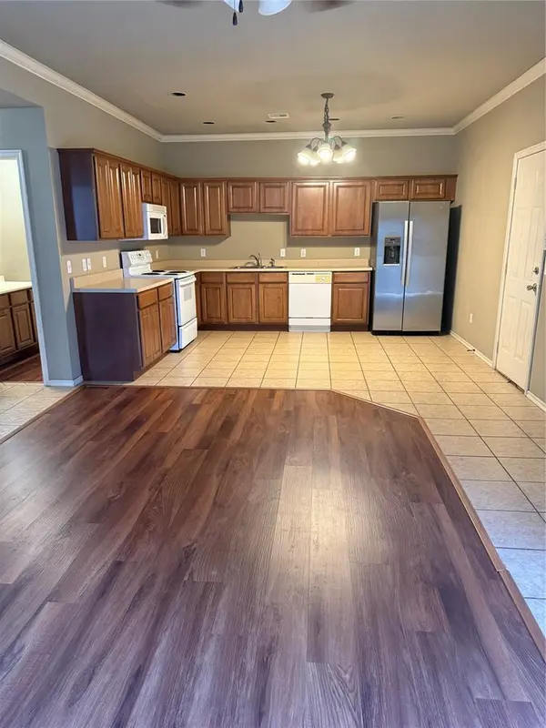 3804 Matthew DR, Yukon, OK 73099