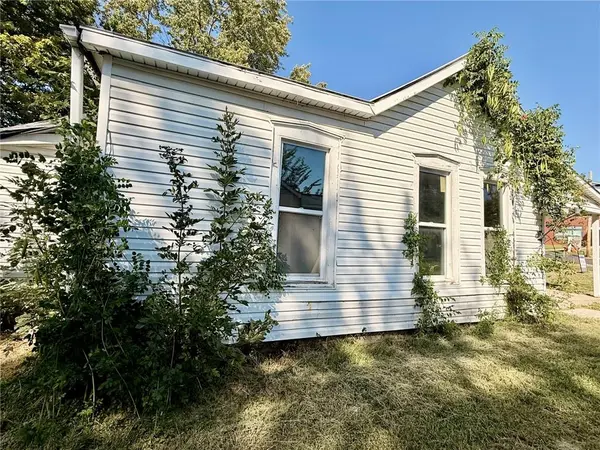 604 S MARKET ST, Holden, MO 64040