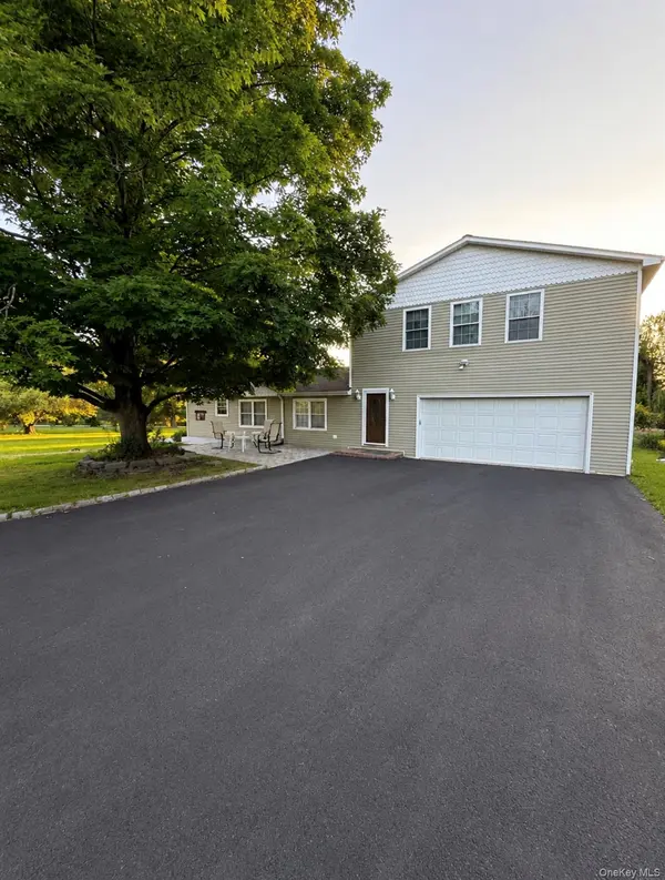 8 Acorn DR, Montgomery, NY 12586