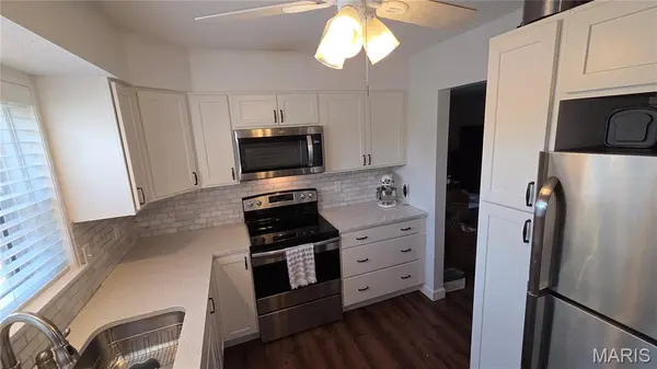 12861 Town And Four DR #12861, Creve Coeur, MO 63141