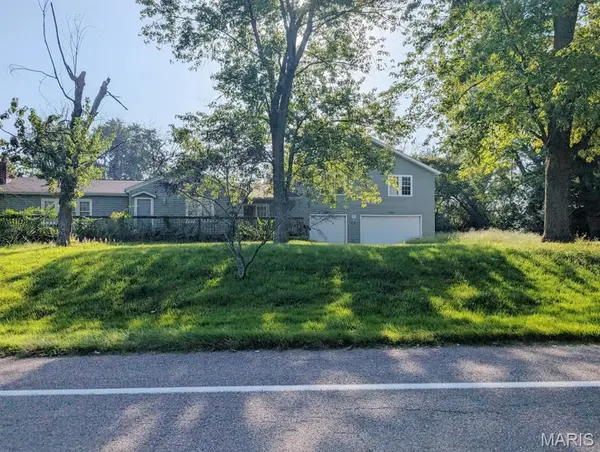 12816 Bellefontaine RD, St Louis, MO 63138