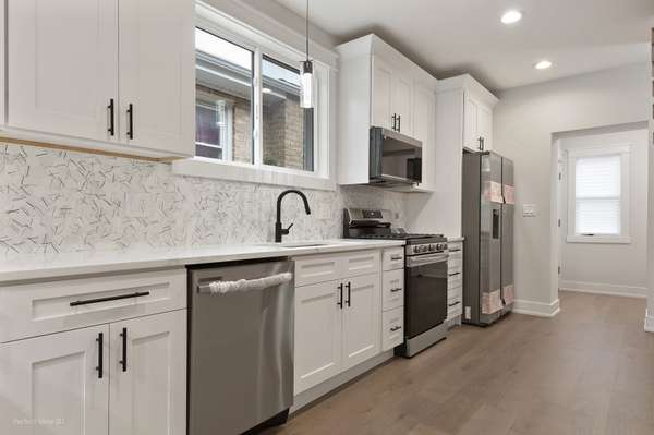 2231 W 71st ST, Chicago, IL 60636