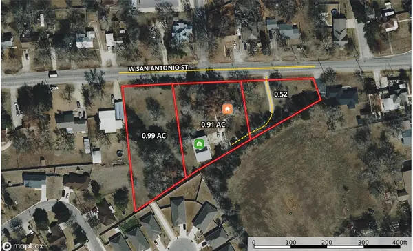 1320 W San Antonio ST, Lockhart, TX 78644