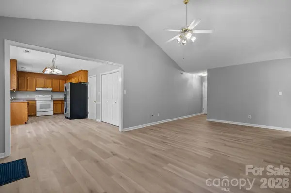 1420 Farmington Hills DR, Conover, NC 28613