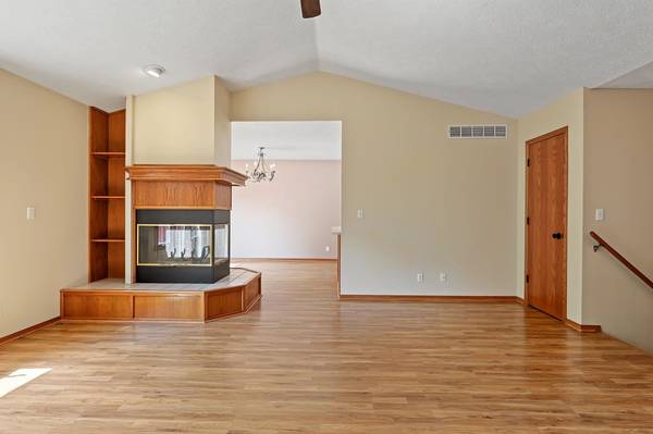 109 N Valley Stream, Derby, KS 67037