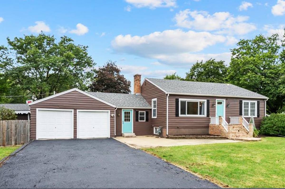 1N038 Woods AVE, Wheaton, IL 60187