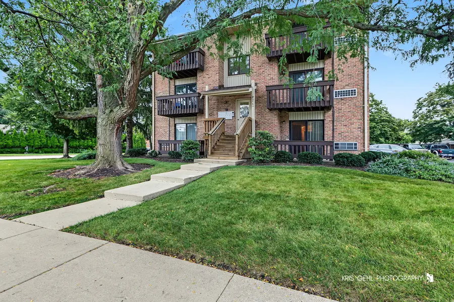 271 12th ST #B, Wheeling, IL 60090
