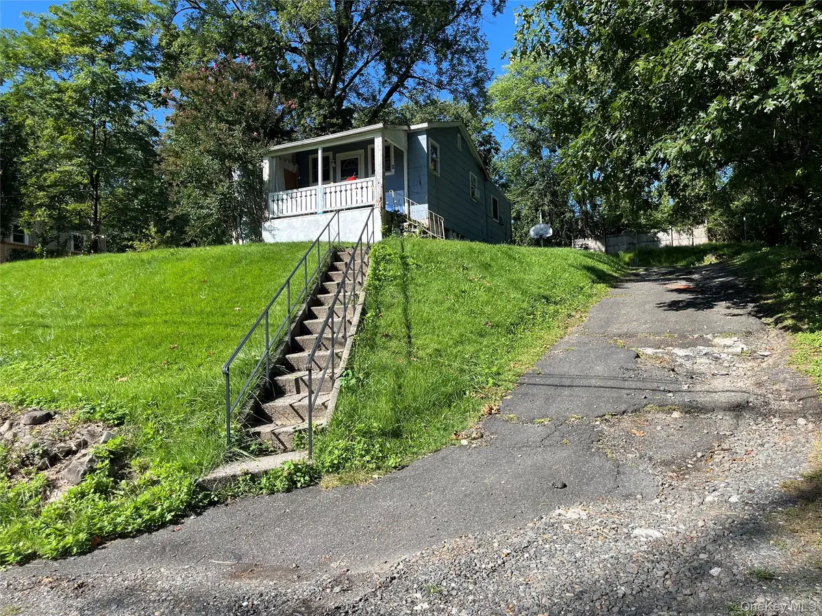 23 Dykes Park RD, Nanuet, NY 10954