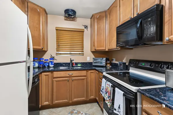 271 12th ST #B, Wheeling, IL 60090