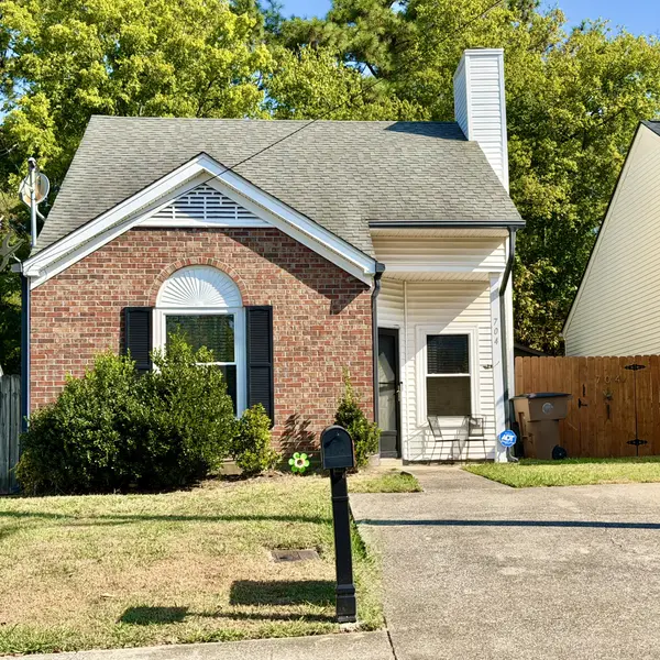704 Maple Pl, Nashville, TN 37216