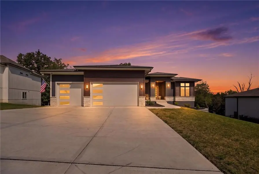 202 E Maple ST, Lone Jack, MO 64070