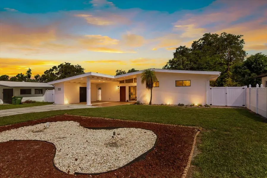 2921 WOOD ST, Sarasota, FL 34237