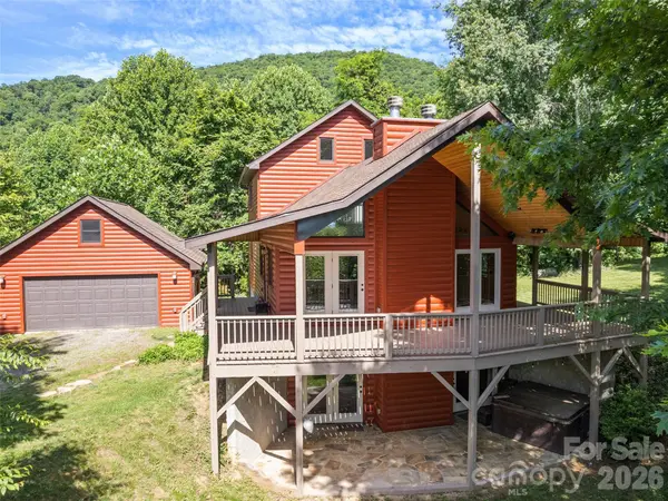 51 Stony Pond LN, Canton, NC 28716