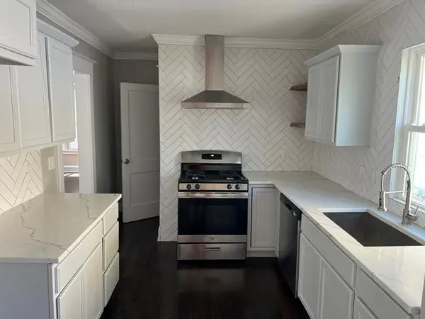 3923 College AVE, Kansas City, MO 64130