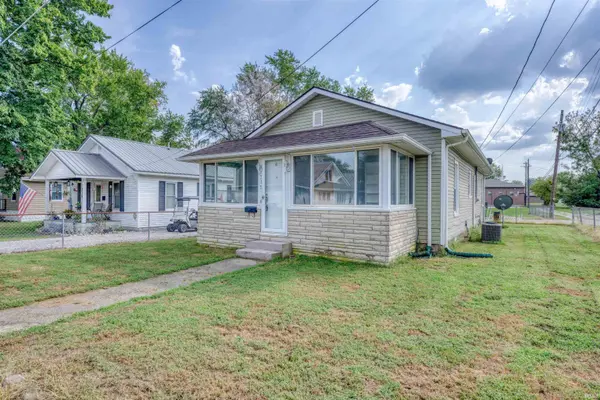 315 E Oak ST, Oakland City, IN 47660