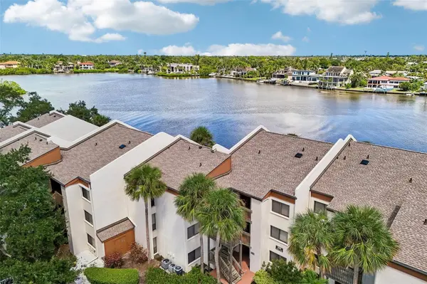 1900 COVE II PL #122, Sarasota, FL 34242