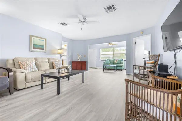 1521 LELAND DR, Sun City Center, FL 33573