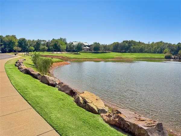 2302 Lindenwood LN, Norman, OK 73071