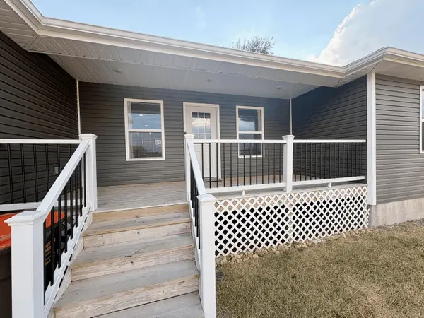 645 Cherry ST, Lebanon, MO 65536