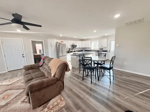 645 Cherry ST, Lebanon, MO 65536