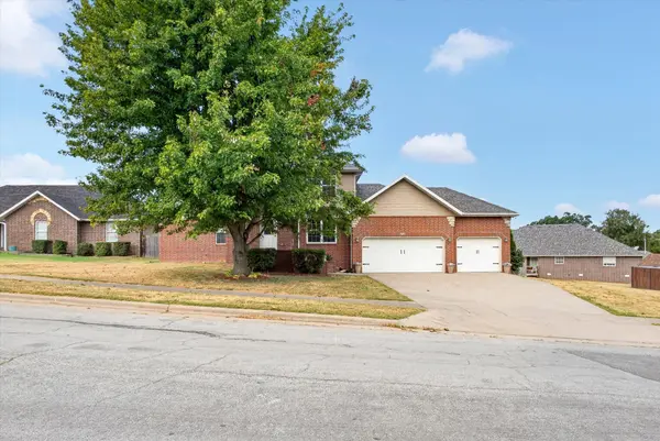 3291 N Eakins AVE, Springfield, MO 65803