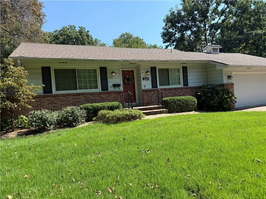 8721 Reeds RD, Overland Park, KS 66207