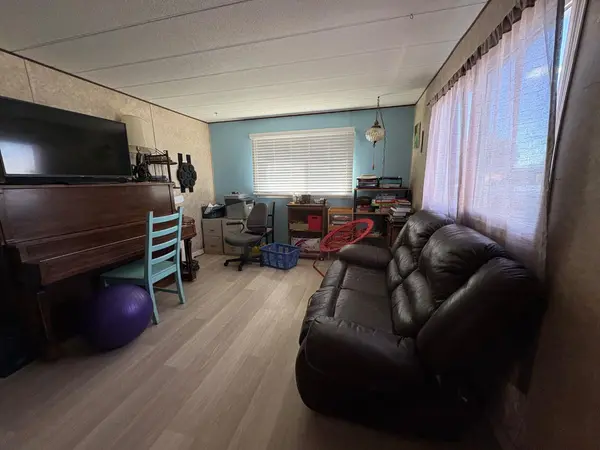 2715 Westside DR ##2, Lethbridge, AB T1J 4M8