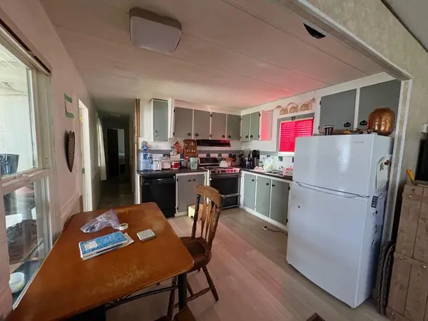 2715 Westside DR ##2, Lethbridge, AB T1J 4M8