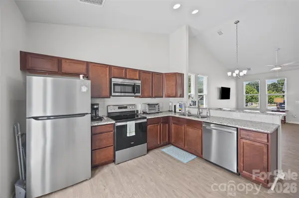 100 N Canyon Ridge DR, Mount Holly, NC 28120
