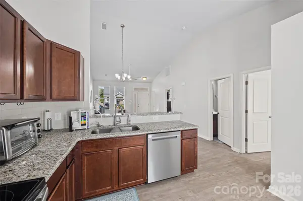 100 N Canyon Ridge DR, Mount Holly, NC 28120